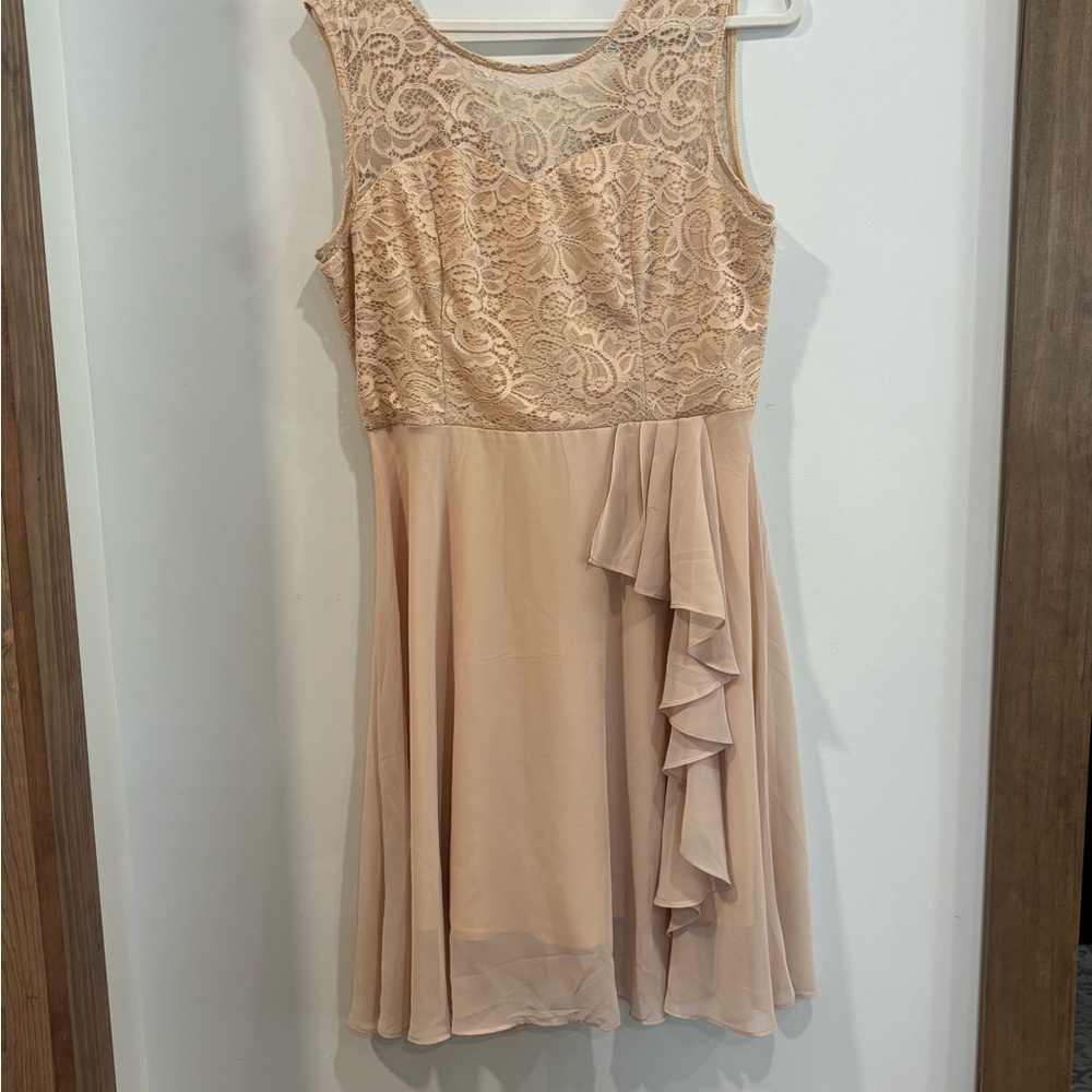 Elegant Lace Sleeveless Dress - Cream